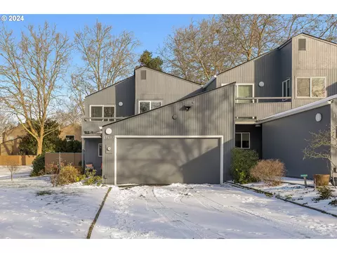 17633 NW Rolling Hill Ln, Beaverton, OR 97006