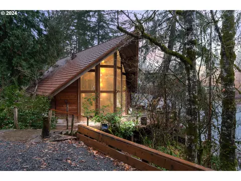 90986 Leashore Dr, Vida, OR 97488