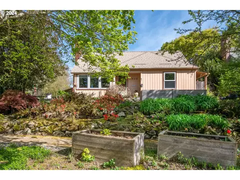 3505 SE Tibbetts St, Portland, OR 97202