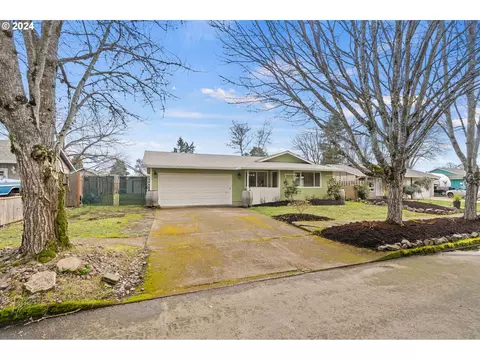 641 SE Maple St, Dundee, OR 97115