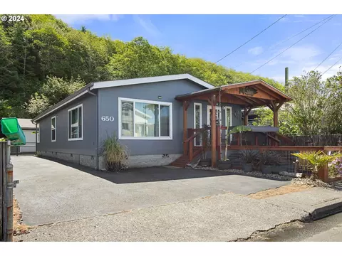 650 Clearlake Ave, Winchester Bay, OR 97467