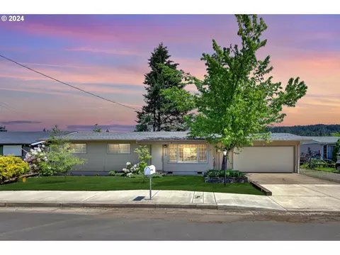 1730 S 4th St, Cottage Grove, OR 97424