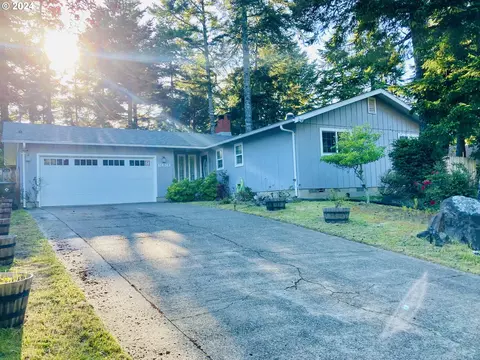1930 Ash St, North Bend, OR 97459