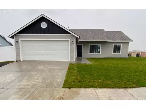 2933 Cardinal Pl, Umatilla, OR 97882