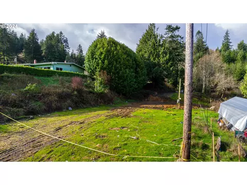 93418 Alabama Ln, Coos Bay, OR 97420