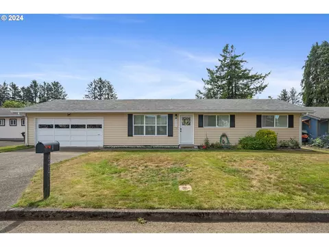 4207 Filbert St, Tillamook, OR 97141