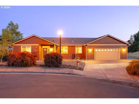 132 Erin Ct, Roseburg, OR 97471