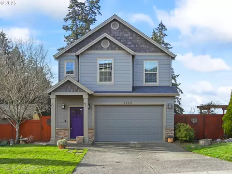 1355 NE Rockwell Dr, Estacada, OR 97023