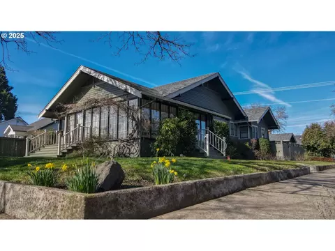 546 D St, Springfield, OR 97477