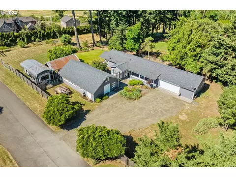 35478 Sunnyhill Ln, Pleasant Hill, OR 97455