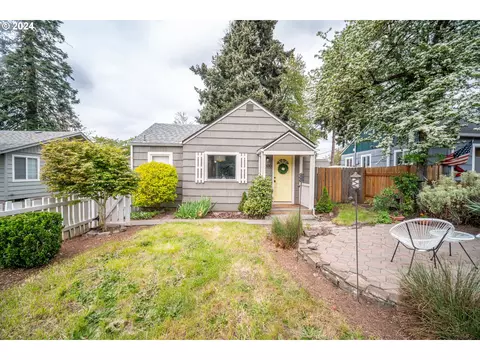 2300 E 27th St, Vancouver, WA 98661