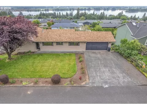 1800 9th St, Columbia City, OR 97018