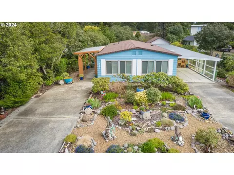 1601 Rhododendron Dr #595, Florence, OR 97439