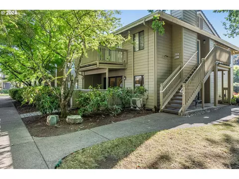 2111 Lake Isle Ct, Eugene, OR 97401