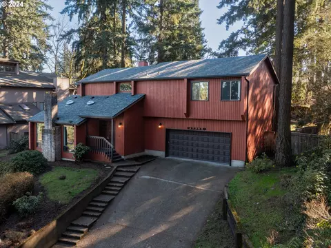 17252 Parkers Dr, Gladstone, OR 97027
