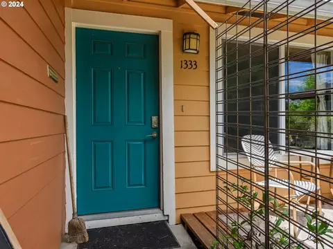 1333 NE Rosa Parks Way, Portland, OR 97211