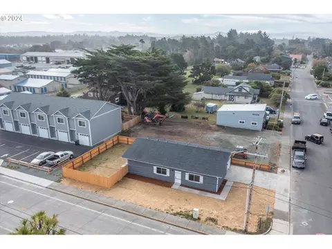 1105 Baltimore Ave SE, Bandon, OR 97411