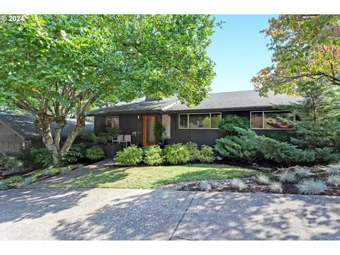 444 SE 72nd Ave, Portland, OR 97215
