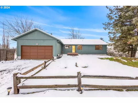 731 NE Court St, Dufur, OR 97021