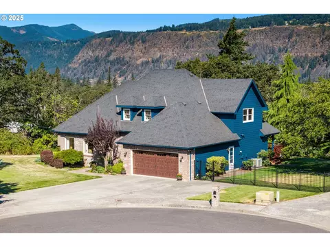 440 Sherman Ct, Hood River, OR 97031