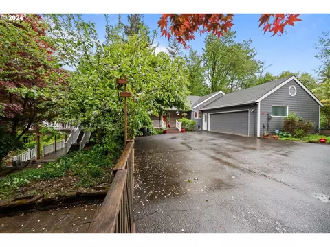 19696 Suncrest Dr, West Linn, OR 97068