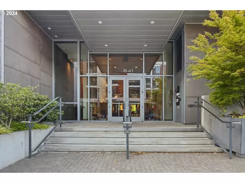 841 S Gaines St #1512, Portland, OR 97239