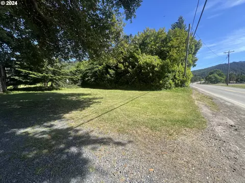950 1st Ave, Powers, OR 97466