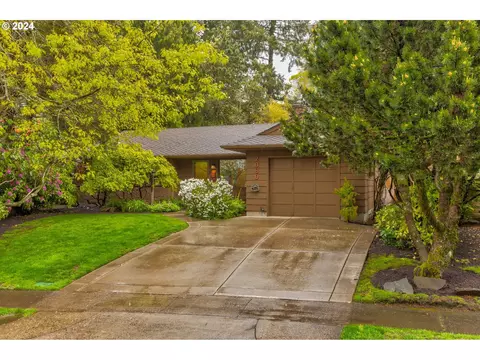 2080 SW Knollcrest Dr, Portland, OR 97225