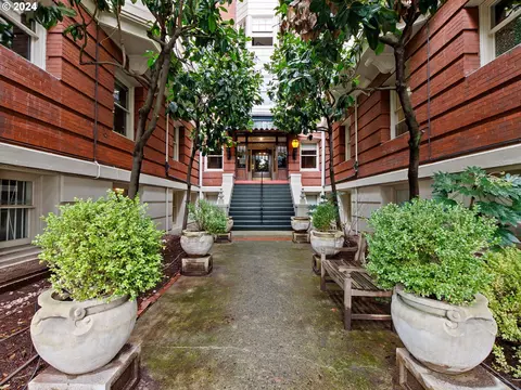 2083 NW Johnson St #36, Portland, OR 97209