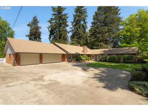 2900 W Oriole Dr, Roseburg, OR 97471