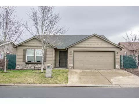 5246 Golden Eagle Dr, Eugene, OR 97402