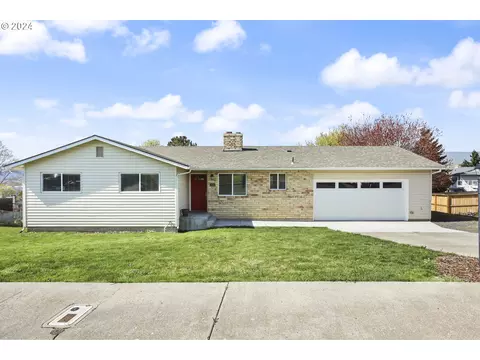 3533 Royal Crest Dr, The Dalles, OR 97058