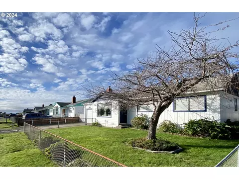 1214 Hub St, Brookings, OR 97415