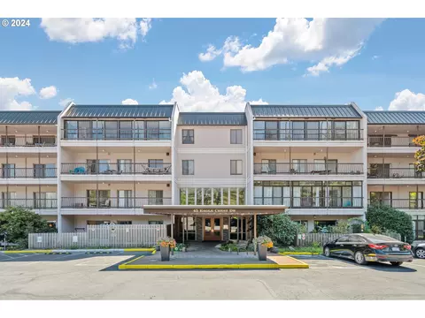 45 Eagle Crest Dr #313, Lake Oswego, OR 97035