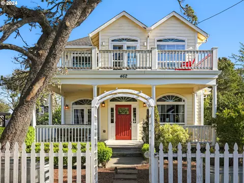 462 13th Ave, Seaside, OR 97138