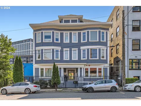 1714 NW Couch St #1, Portland, OR 97209