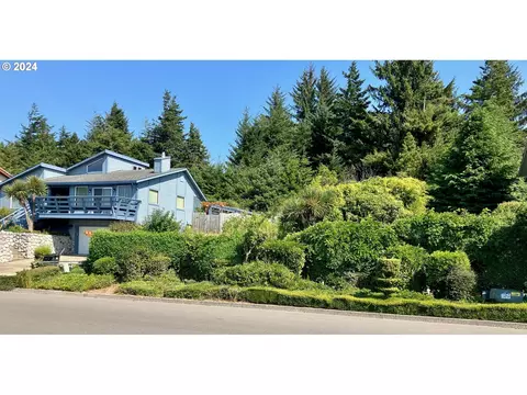 735 Prefontaine, Coos Bay, OR 97420