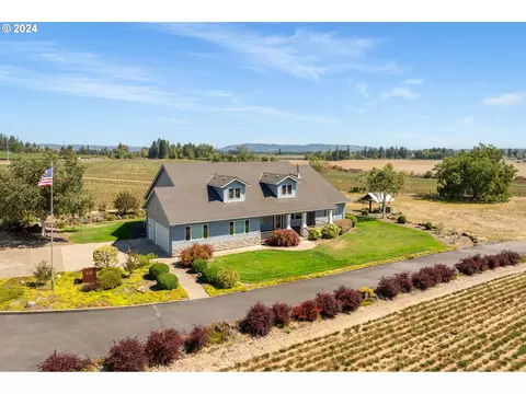 19015 Riverwood Rd, Dundee, OR 97115