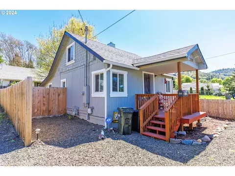 1729 SE Mill St, Roseburg, OR 97470