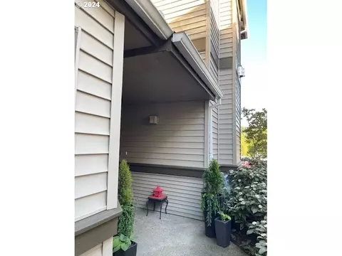 14580 SW Magpie Ln #102, Beaverton, OR 97007