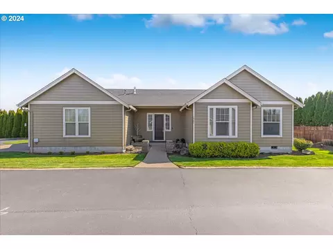 1521 W Lincoln St, Woodburn, OR 97071