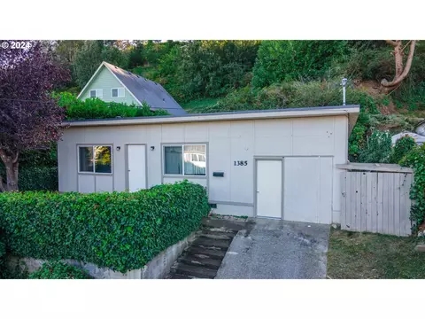 1385 N 8th St, Coos Bay, OR 97420