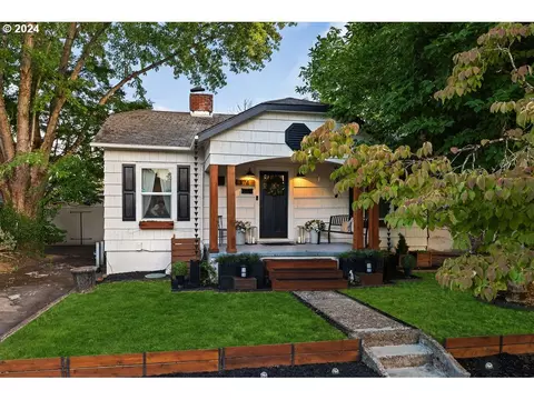 1374 Plaza St, Salem, OR 97304