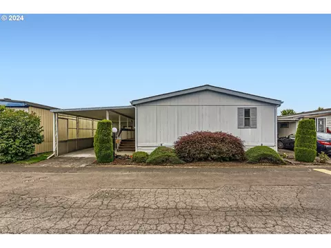 612 N Cascade Dr #22, Woodburn, OR 97071