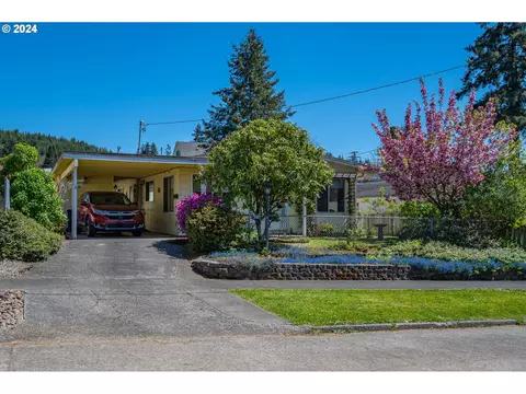 940 N Dean St, Coquille, OR 97423