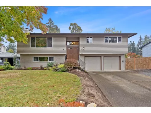 6650 Buckingham Dr, Gladstone, OR 97027