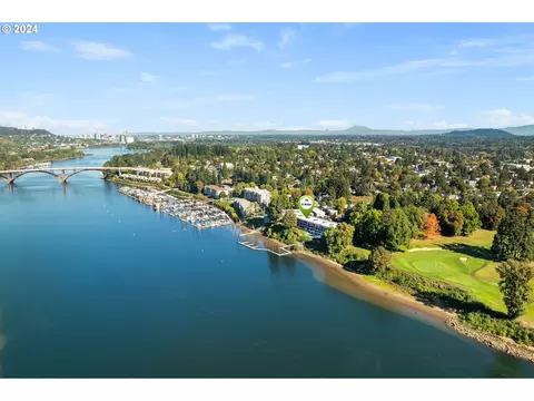790 SE Webber St #314, Portland, OR 97202