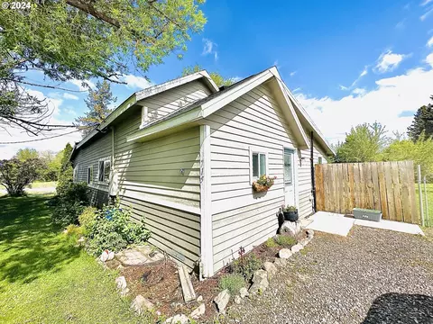 715 4th St, North Powder, OR 97867