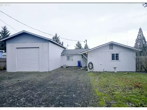 51 NW Snow Ave, Winston, OR 97496