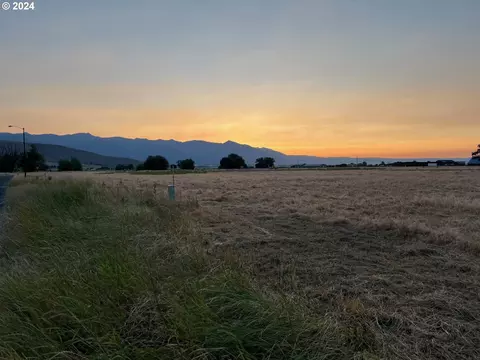2 E St, Baker City, OR 97814 photo 4